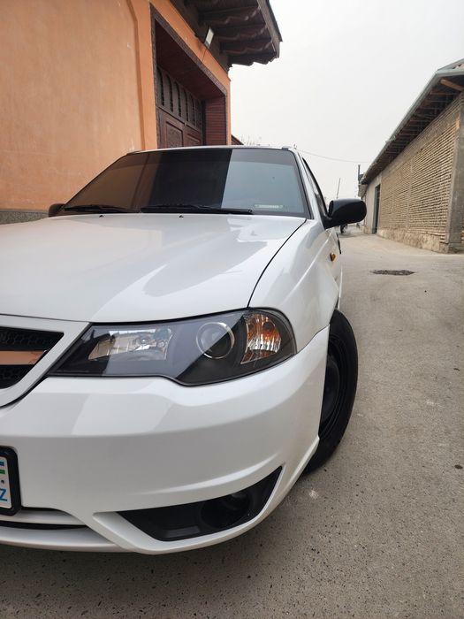 Nexia 2 1.6 sotiladi