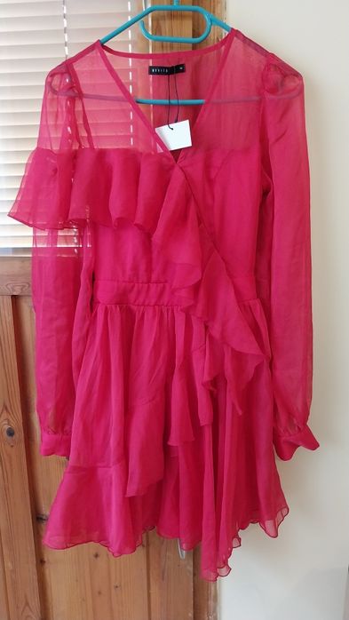 Цикламен дантелена рокля