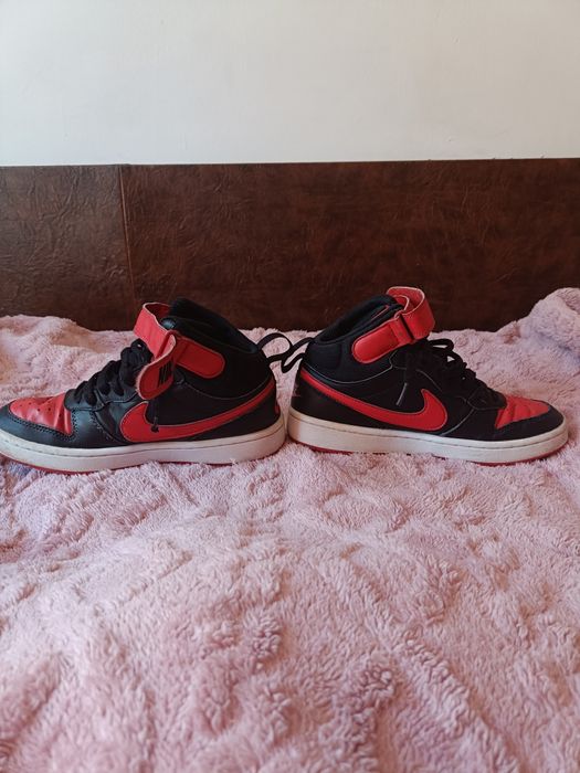 Vând adidași Nike court vision red and black