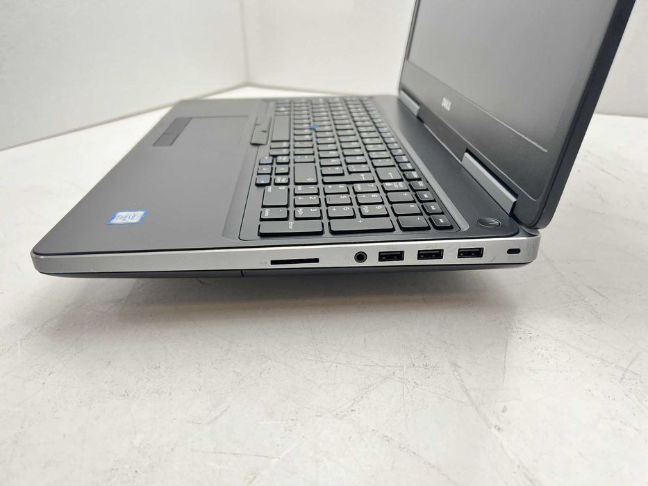 Dell Precision 7520 15.6" IPS FHD i7-7820HQ 32GB 510GB M1200/->Отлични