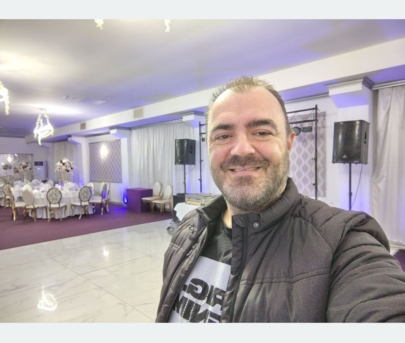MC și DJ, sonorizare ,schela lumini profesionale, scena, mașină de fum