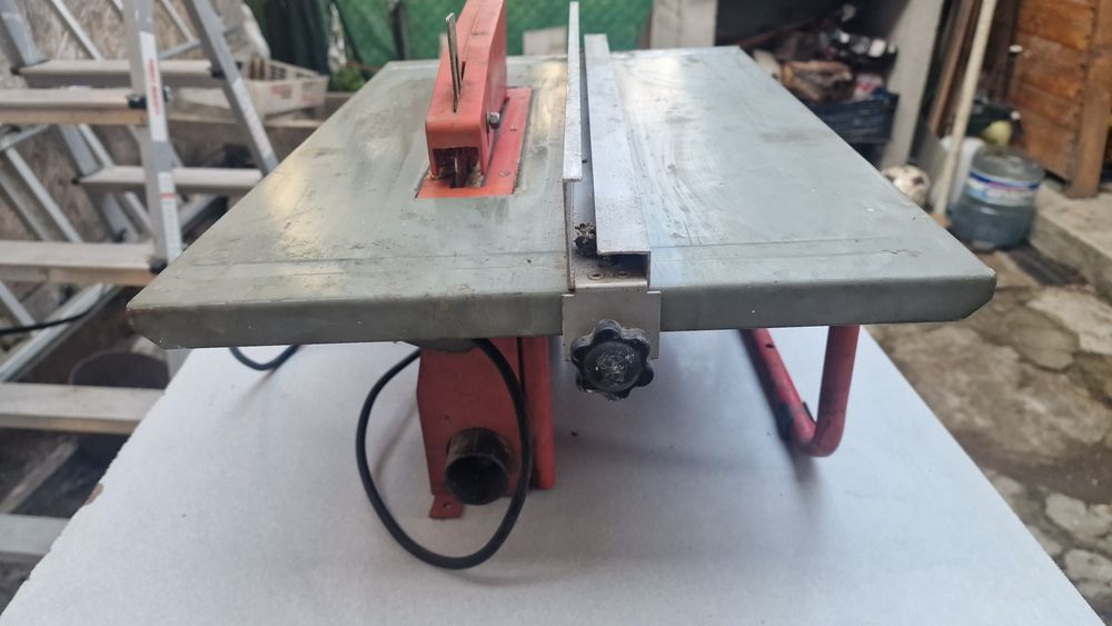 Настолен циркуляр Raider