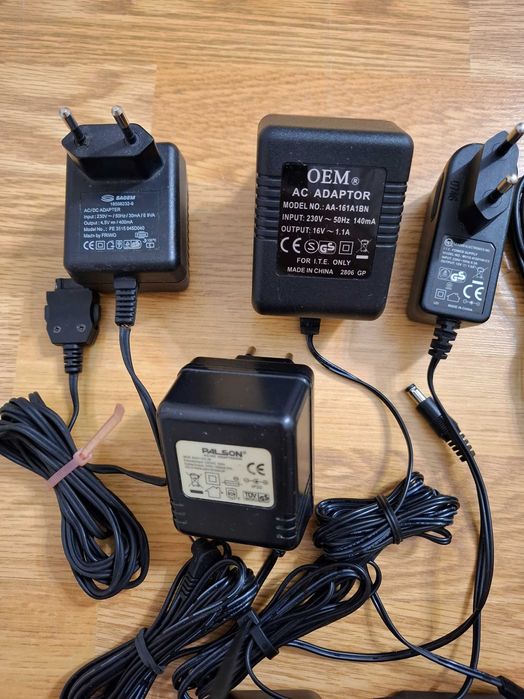 Alimentator Transformator Stabilizat 220V - 12V 2A, Negru