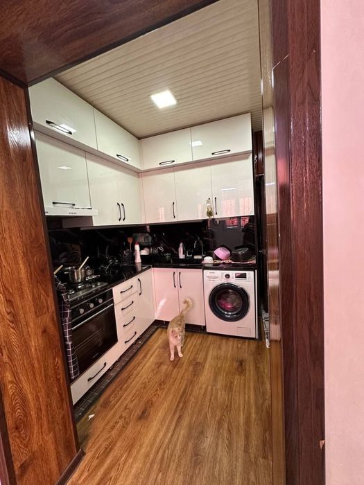 Срочно продаеться 3-ком квартира городе Чирчике районе 4микрарайоне