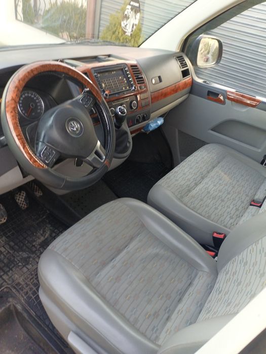 Proprietar Vând  wv T5 cu 9 locuri varianta lungă