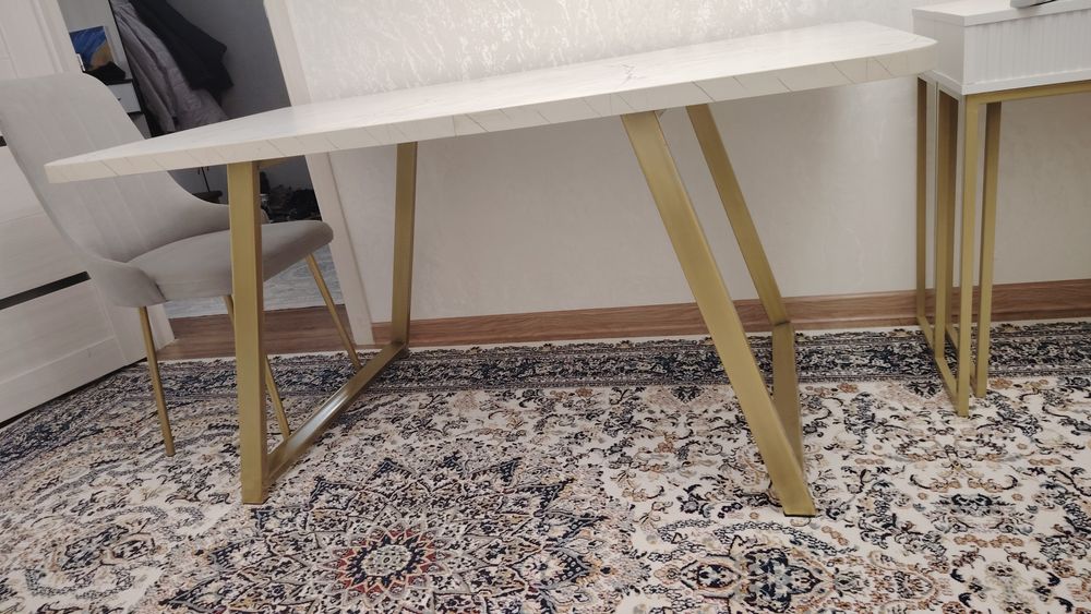 Продам стол 1.5*90