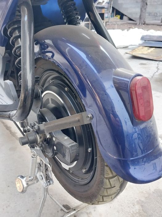 Скутер сотилади 50 кмгача юради заряди