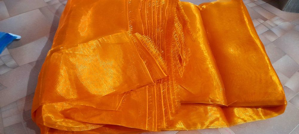 Продам ткани по 700тн за 1 метр.