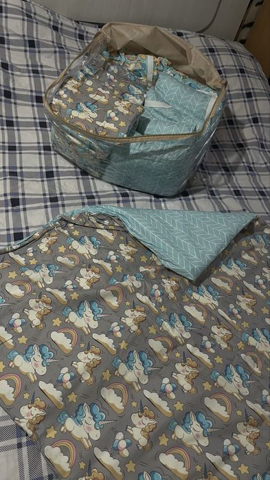 Продаю комплект в кроватку