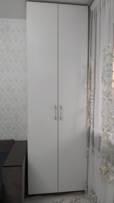 Белый шкаф плательный