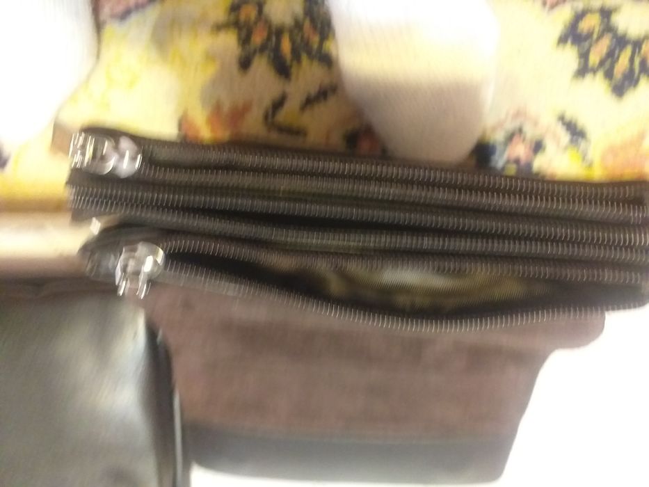 Borseta bărbătească din piele.