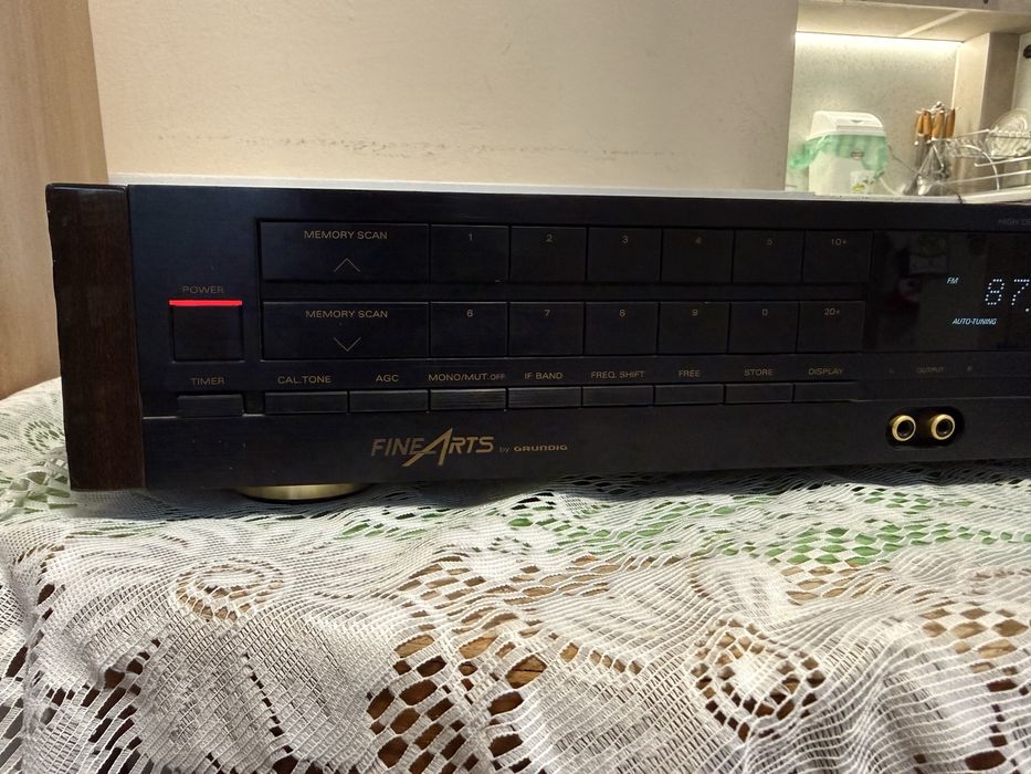 FineArts T-9000 FM Тунер
