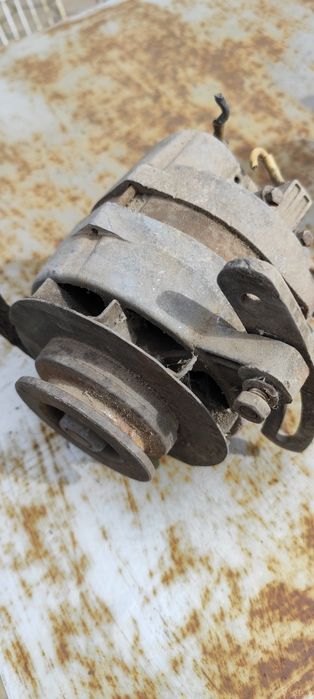 Продавам Части за  МОСКВИЧ