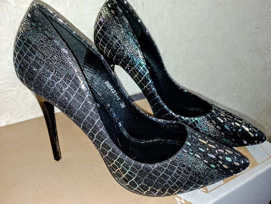 Продам женские туфли