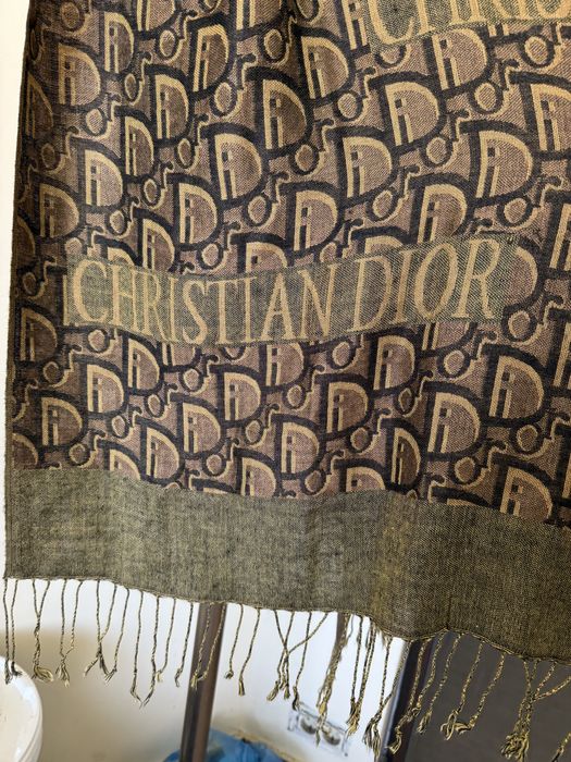 Esarfa C.D ior , impecabila