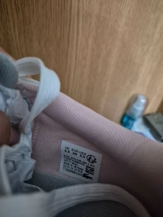 Adidași Lacoste noi cu eticheta