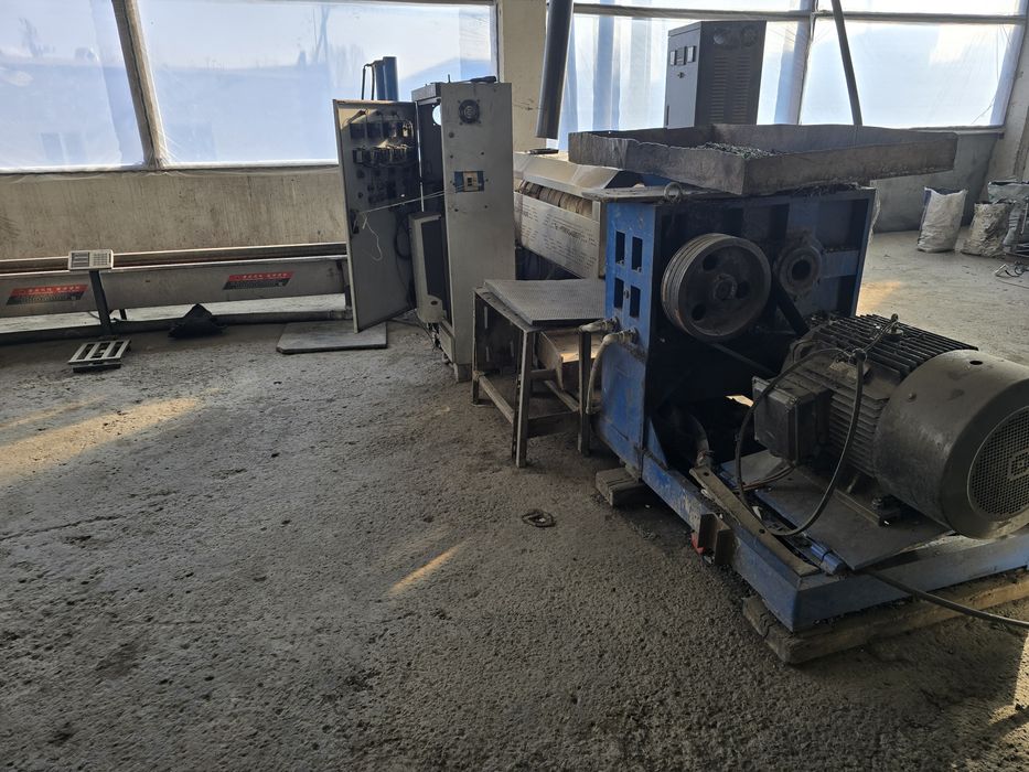 Granula chiqaradigan uskuna sotiladi