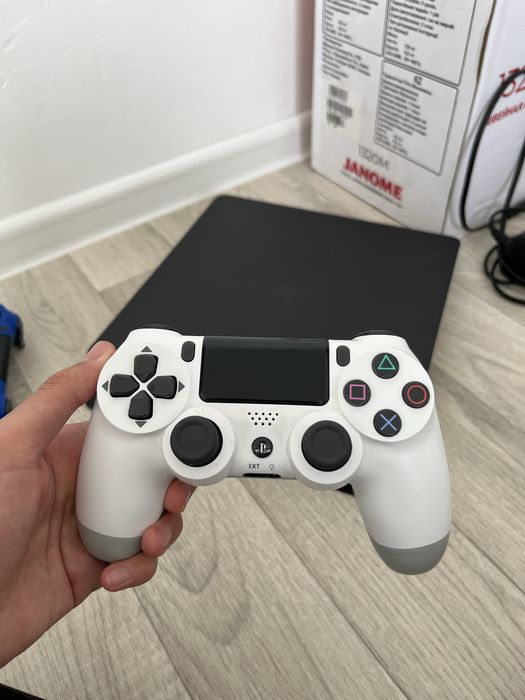 Продам Playstation 4