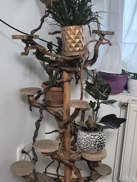 Vând suport etajat de flori