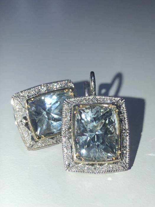 Продам золотые серьги российские фабричные