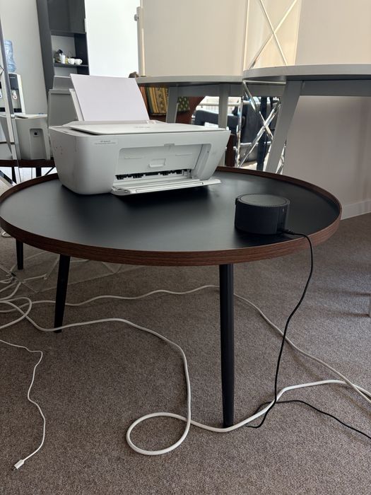 Столы и журнальный стол в офис