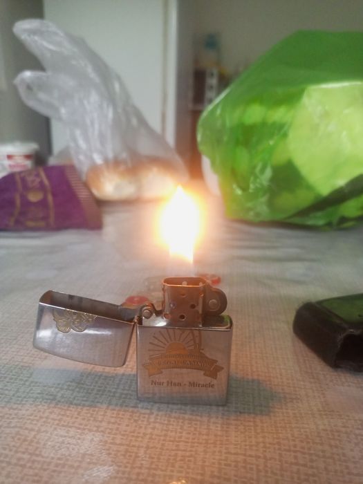 Здравствуйте.Зажигалка ZIPPO в отличном состоянии.Цена 5000т