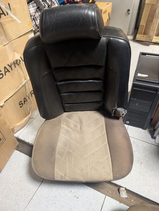 Продам кожаные сиденья 124 электро