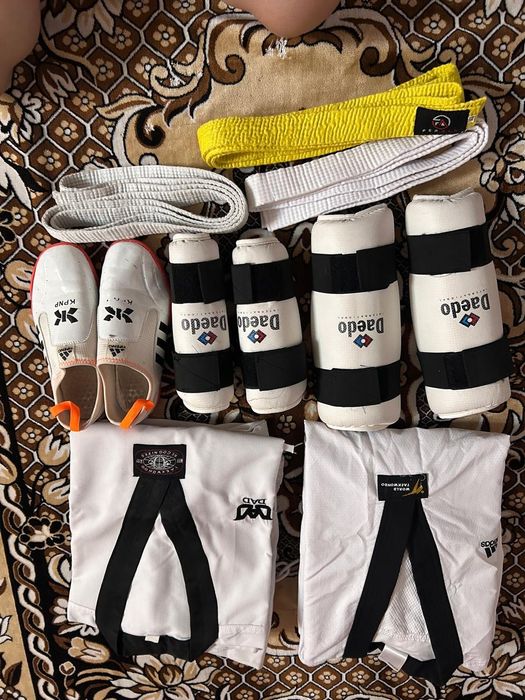 Женский платья  и форма таеквандо подрост