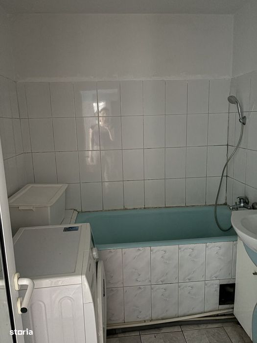 Vând apartament 2 camere, decomandat, zona Vidin