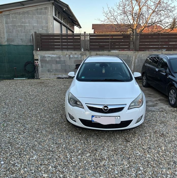Vând Opel Astra J