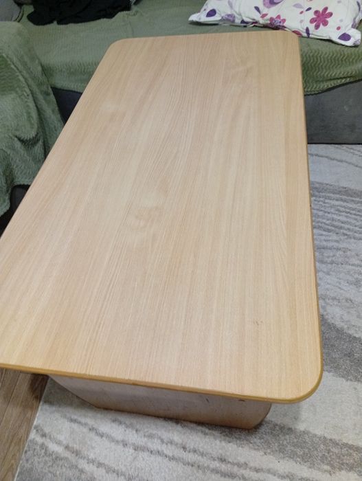 Продавам Холна маса