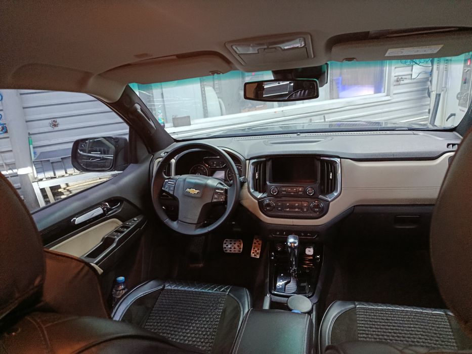 Sotiladi 2020 benzinda off Road qilingan  123 000 probeg 2 ta detal