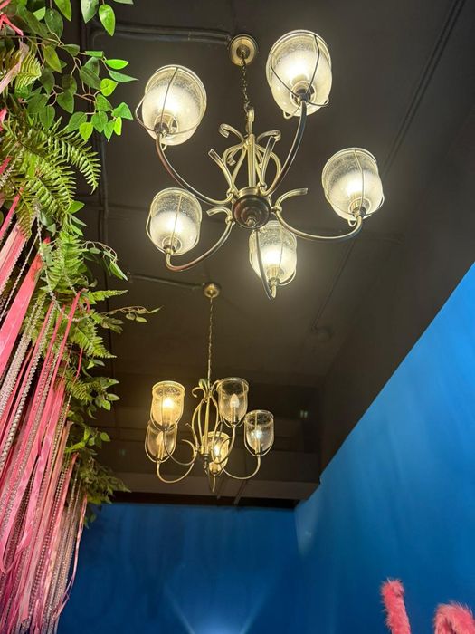 Кресла и люстры для кафе