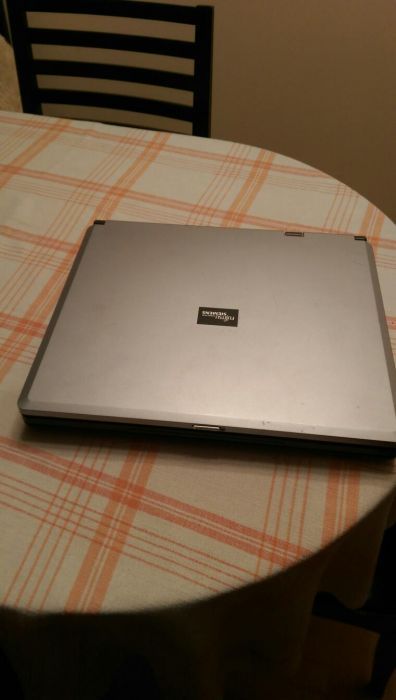 Fudjitsu Siemens Amilo pro v-2010