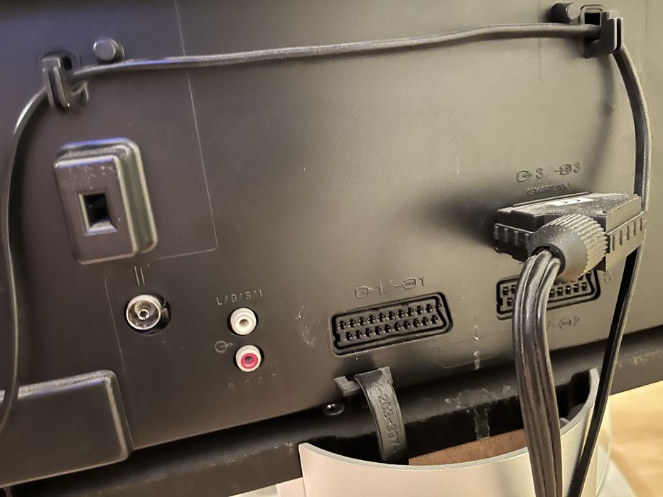 Sony WEGA с интегрирана стойка, модел: KV-29XL70K Trinitron