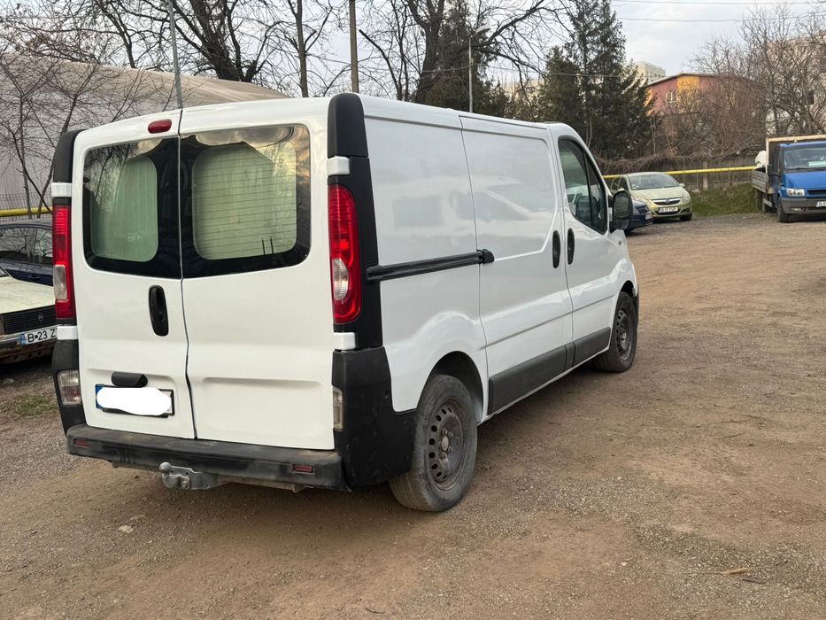 * Renault Trafic  *