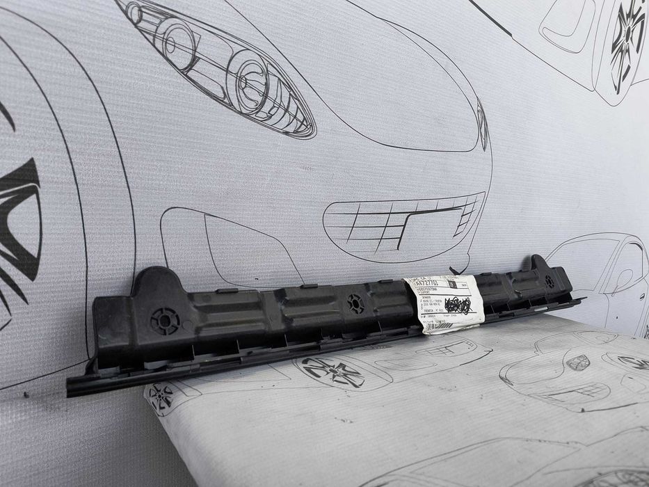 Suport / Ghidaj Central Bară Spate Fiat 500 / Abarth 500 2017 / 2007-2024 Cod OEM 68070079AA (5A3)