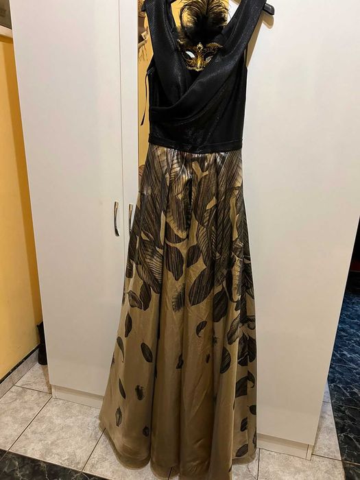 Дълга бална рокля