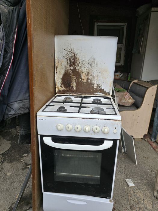 Продам газовую плиту.