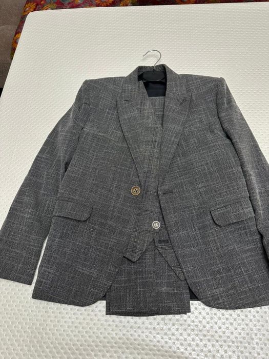 Продам брючный костюм тройка