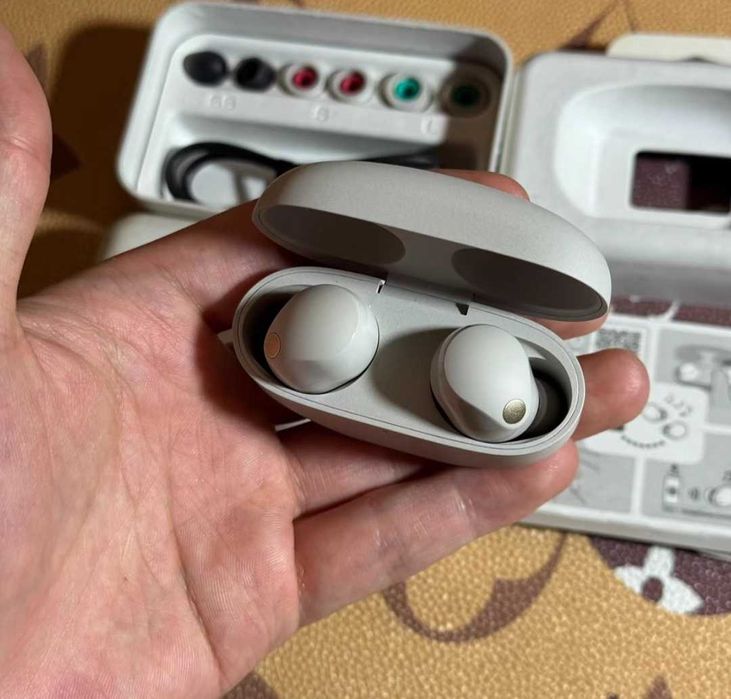 SONY WF-1000XM5 Bluetooth headphones