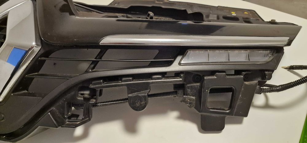 Grila Bara Fata Renault Clio 4 cu Lumini de zi