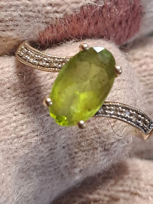 Inel aur 14 k cu peridot și diamante
