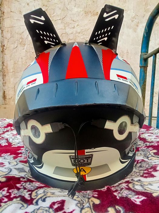 Продаётся шлем. В хорошем состоянии новый.