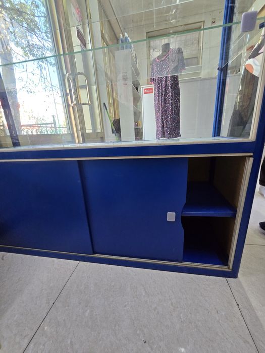 Продам витрину срочно