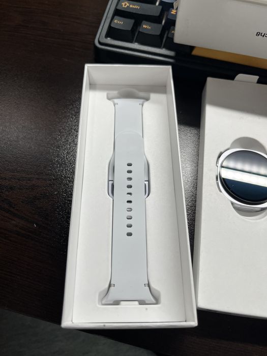Чисто нов Smart Watch Samsung Watch 8 (40mm)