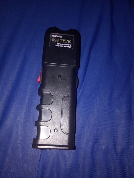 Aparat de autoapărare(electroshock și lanterna)