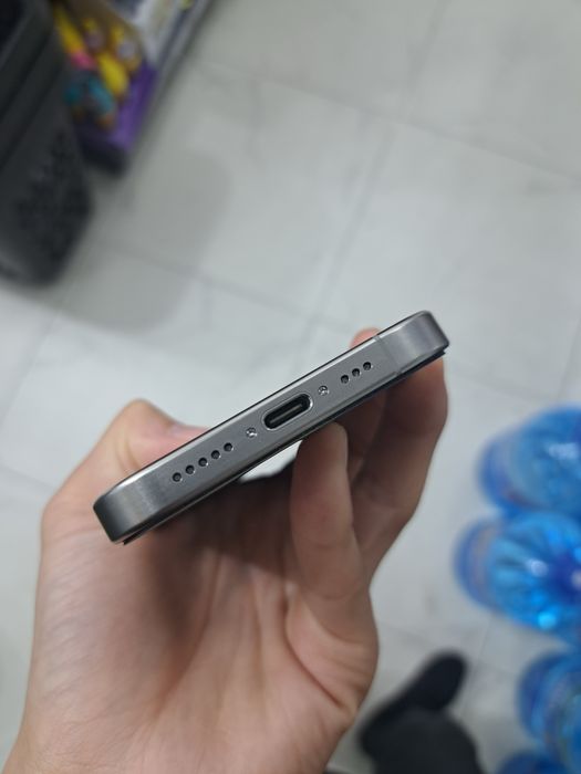 Iphone 15 Pro natural titanium