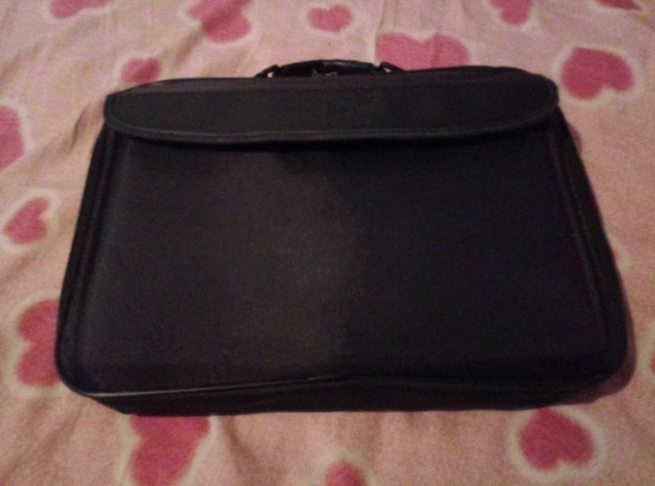 лаптоп 17 инча перфектен