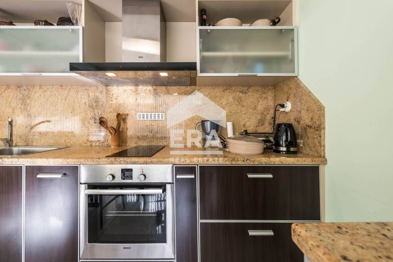 Дава се под наем Четиристаен апартамент в Варна, Център - 96 кв.м за 1500 € - Снимка #8